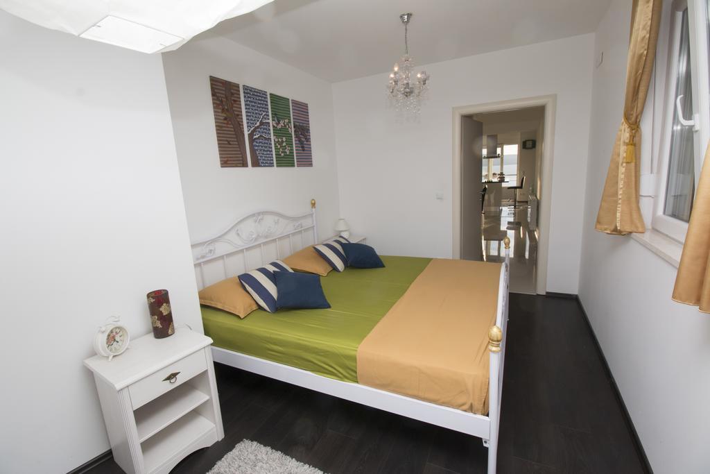 Apartment Mate Omiš Exteriör bild