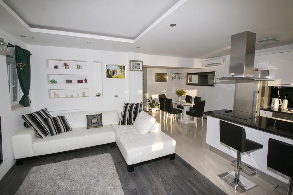 Apartment Mate Omiš Exteriör bild