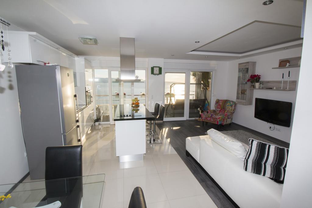 Apartment Mate Omiš Exteriör bild